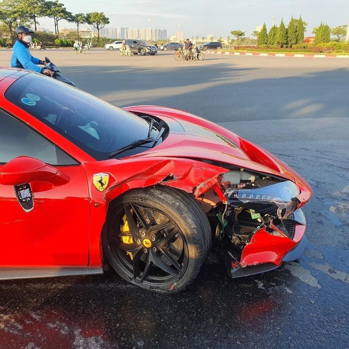 Hiện trường vụ siêu xe Ferrari va chạm với xe máy khiến 1 người thiệt mạng - 7