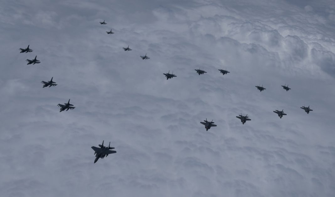 Chiến đấu cơ Mỹ - Hàn trong một cuộc tập trận (ảnh: Reuters)