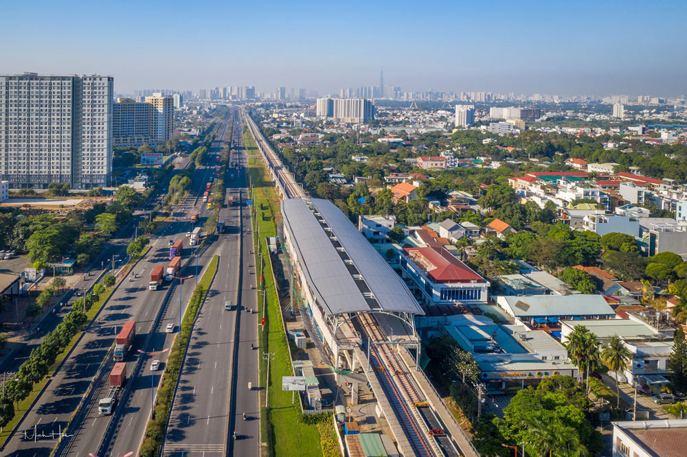 Nguồn cung dự án bất động sản dọc theo tuyến metro hiện đang khan hiếm (. Nguồn ảnh: Nhiếp ảnh gia Minh Hòa).