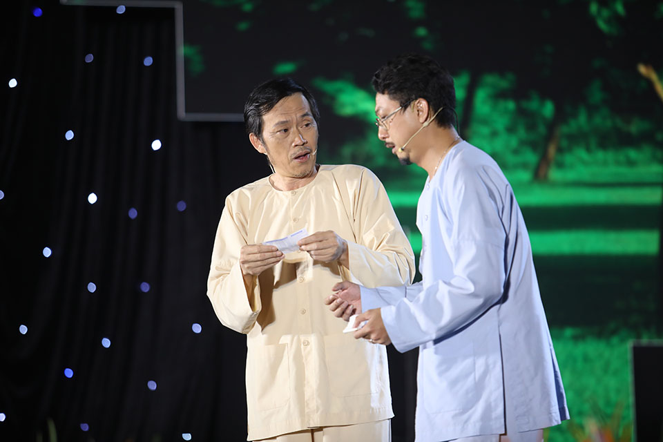 Hoài Linh và Hứa Minh Đạt diễn tiểu phẩm&nbsp;“Vé Số Độc Đắc”