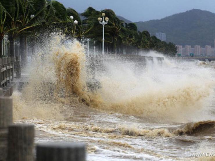 Tin tức trong ngày - Bão số 7 đạt cường độ cực đại gây biển động dữ dội, sóng cao tới 11 mét