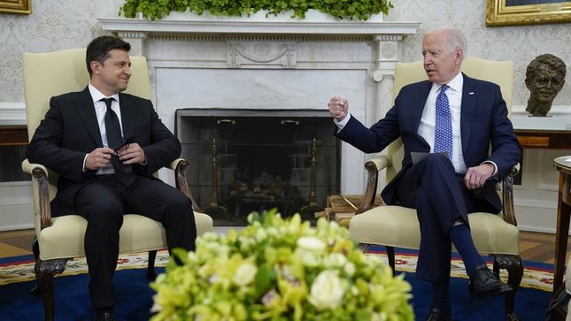 Tổng thống Mỹ Joe Biden gặp Tổng thống Ukraine Volodymyr Zelensky hồi năm 2021. Ảnh: AP