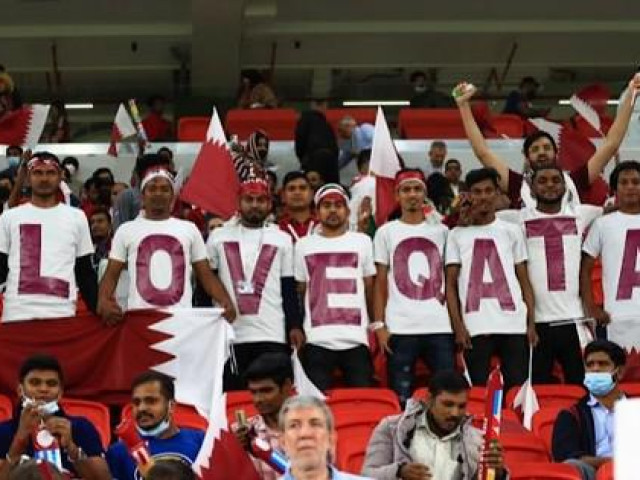 Qatar chi tiền, bắt CĐV hứa 'không chê bai' World Cup