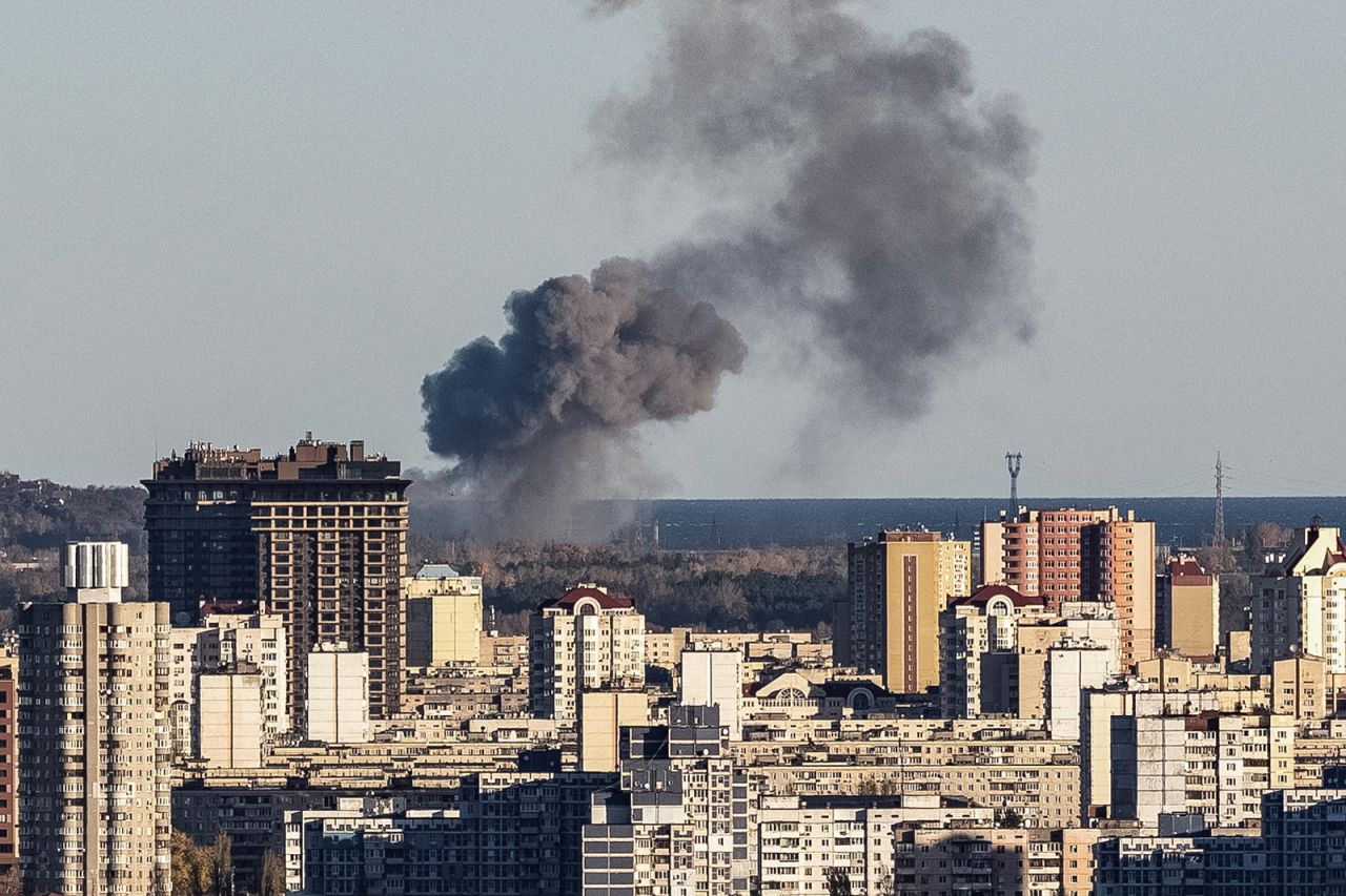 Thành phố Kiev bị tập kích tên lửa hôm 31/10 (ảnh: CNN)