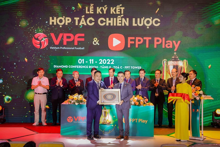 FPT Play mua bản quyền V-League 5 năm, quyết tâm nâng tầm bóng đá Việt - 1