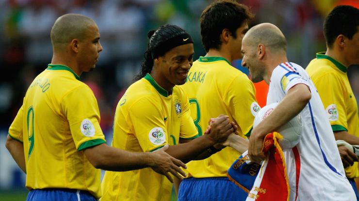 Brazil năm 2006 là nhà vô địch duy nhất trong thế kỷ 21 không bị loại từ vòng bảng