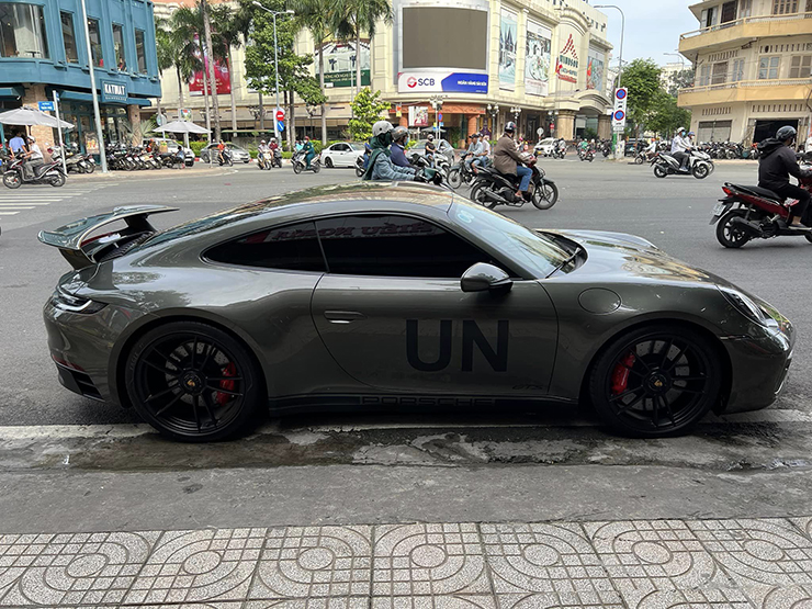 Tin tức ô tô - Siêu phẩm Porsche 911 Carrera GTS 992 của "Qua Vũ" lần đầu lộ diện