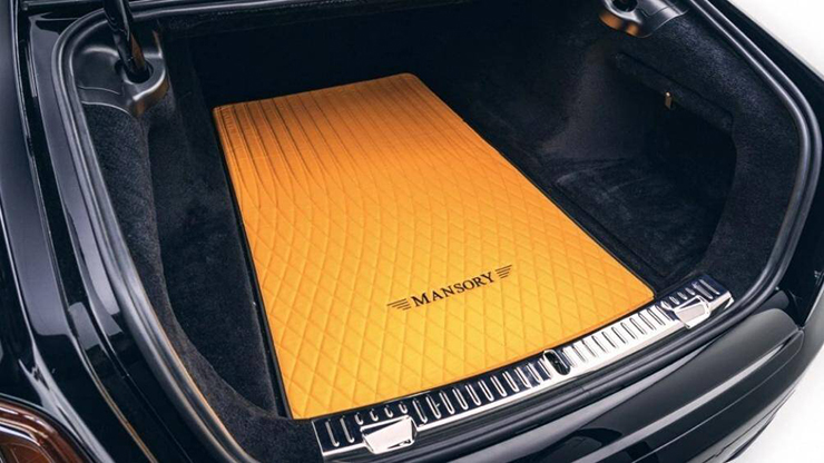 Chiếc Rolls-Royce Phantom độ Mansory này được niêm yết với mức giá lên tới 959.326 USD (23,04 tỷ đồng), đắt gấp đôi chiếc xe nguyên bản
