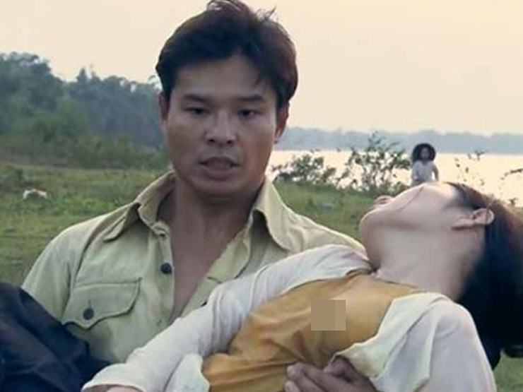 Phim - Phim "hot xình xịch" nhờ dàn diễn viên mặc áo yếm mỏng manh "không phòng hộ"