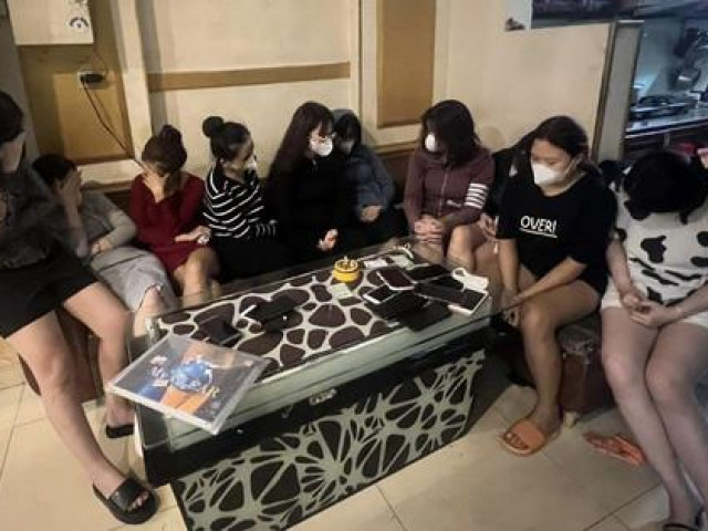 Pháp luật - Bí ẩn bên trong quán karaoke treo thông báo "tạm ngừng" ở TP Thủ Đức