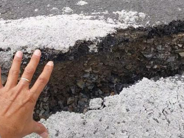 Tin tức trong ngày - Ngỡ ngàng với đường hơn 700 tỉ chưa làm xong đã đứt gãy