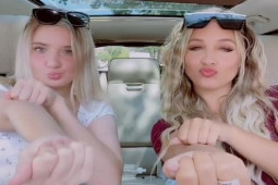 Bạn trẻ - Cuộc sống - Clip: Cô gái 28 tuổi khoe bạn thân là con gái 18 tuổi gây sốt