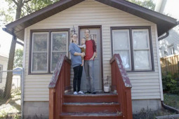 Kinh doanh - Cặp vợ chồng "dị ứng với tiêu tiền" và cách sống khó tin