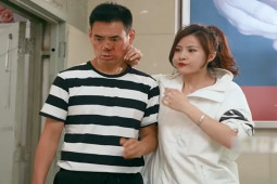 Clip hài hước - Ông chồng bỏ chạy... "rơi giày" với cô vợ thích văn minh