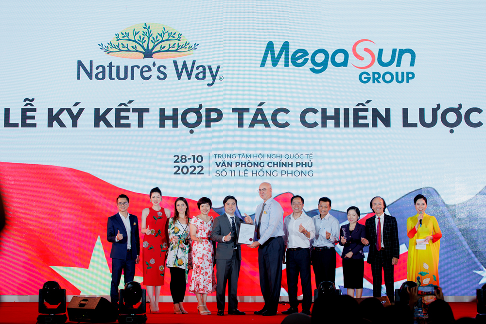 Đại diện Nature’s Way Australia ký kết hợp tác chiến lược với đại diện đơn vị phân phối tại Việt Nam