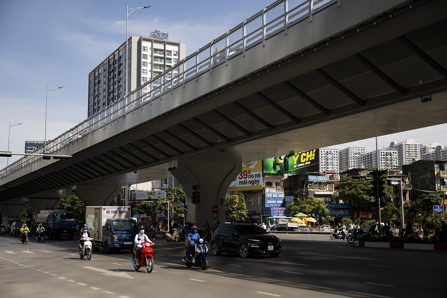 Ngỡ ngàng với diện mạo mới 2 con phố trên tuyến vành đai 2 xuyên trung tâm Hà Nội - 9