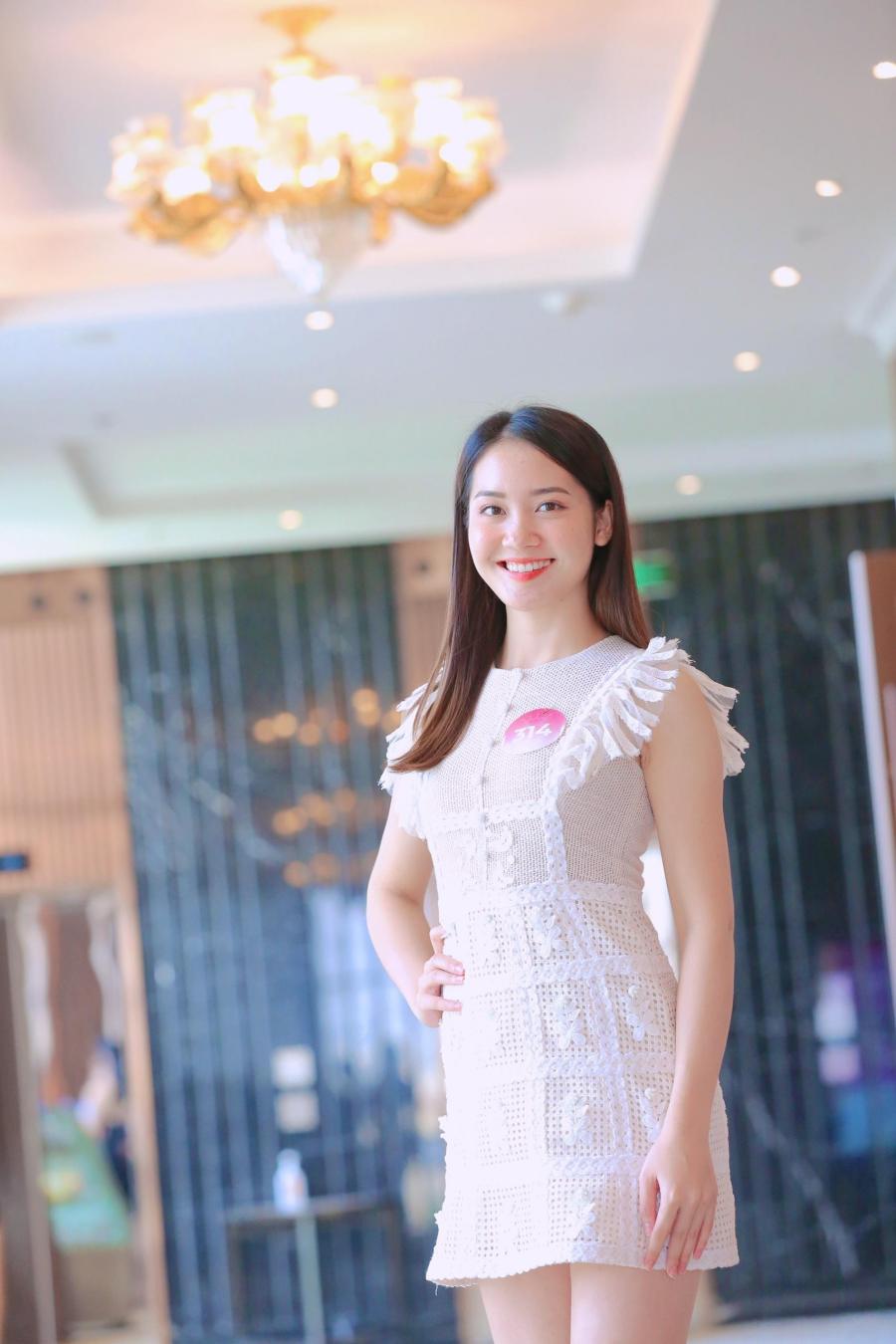 Nữ sinh Hoa Lư có chỉ số nhân trắc học của hiếm, được đặc cách tại Hoa hậu Việt Nam - 5