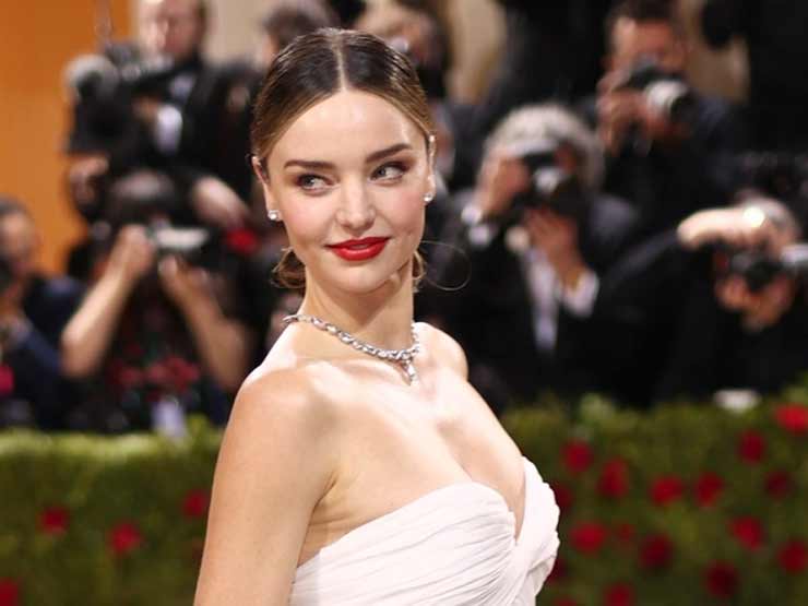 Làm đẹp - "Mỹ nhân sát tỷ phú" diện đồ ôm sát, kín bưng vẫn khoe được vóc dáng của cựu siêu mẫu