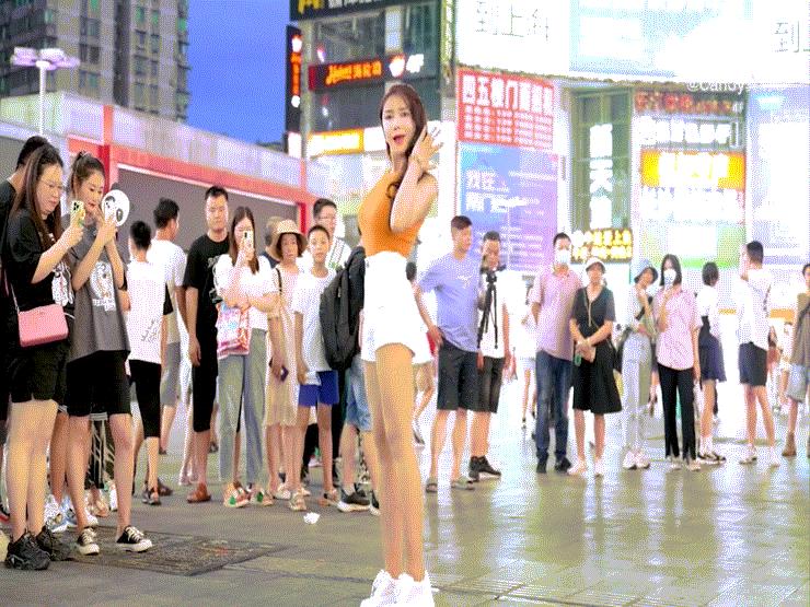 Ca nhạc - MTV - "Phan Kim Liên" nóng bỏng nhất hút 2,2 tỷ lượt xem khi cover hit của Hoàng Thùy Linh