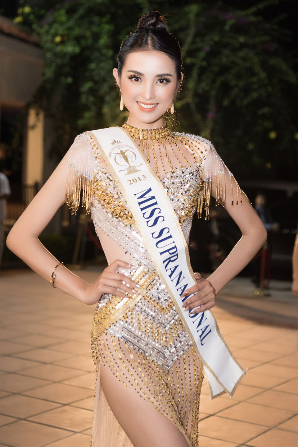 “Hoa hậu Siêu quốc gia 2013” đến Việt Nam làm vedette show diễn trong rừng - 1