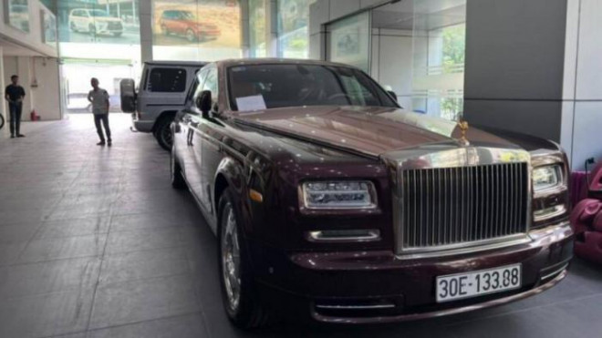 Rolls-Royce Phantom Lửa Thiêng