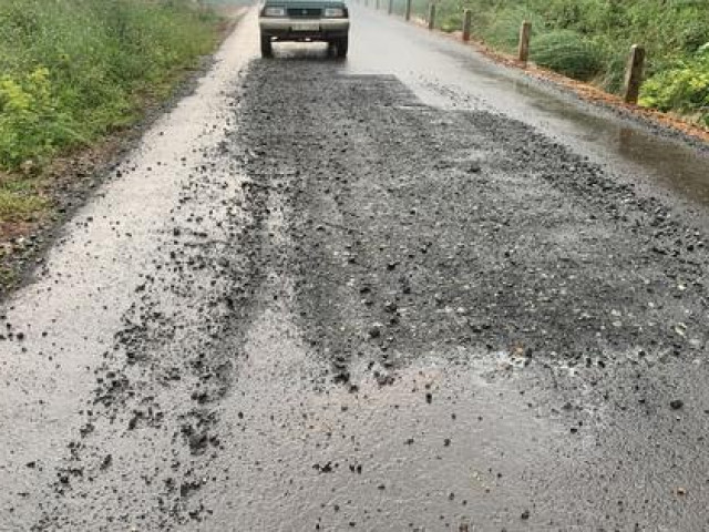 Tin tức trong ngày - Vụ đường 140 tỉ như "tấm giẻ rách": Bất ngờ với nhà thầu thi công