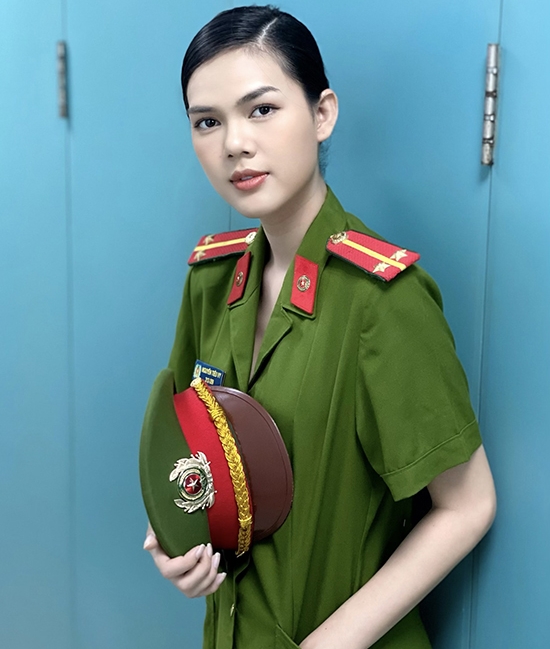 Cô quay lại với các dự án nghệ thuật. Ảnh: Tạo hình nữ cảnh sát ngầm Lê Ngọc Trinh trong "Mẹ trùm"