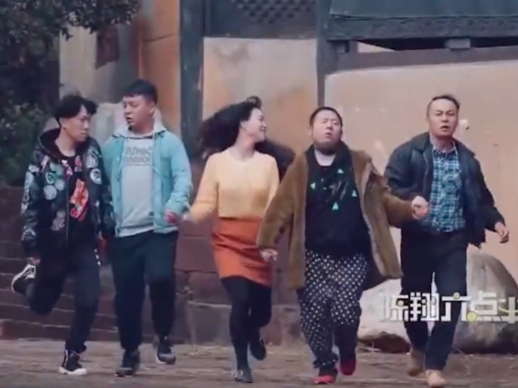 Cười 24H - Khi "giếng thần" có mỗi một cô con gái mà quá nhiều chàng trai ước
