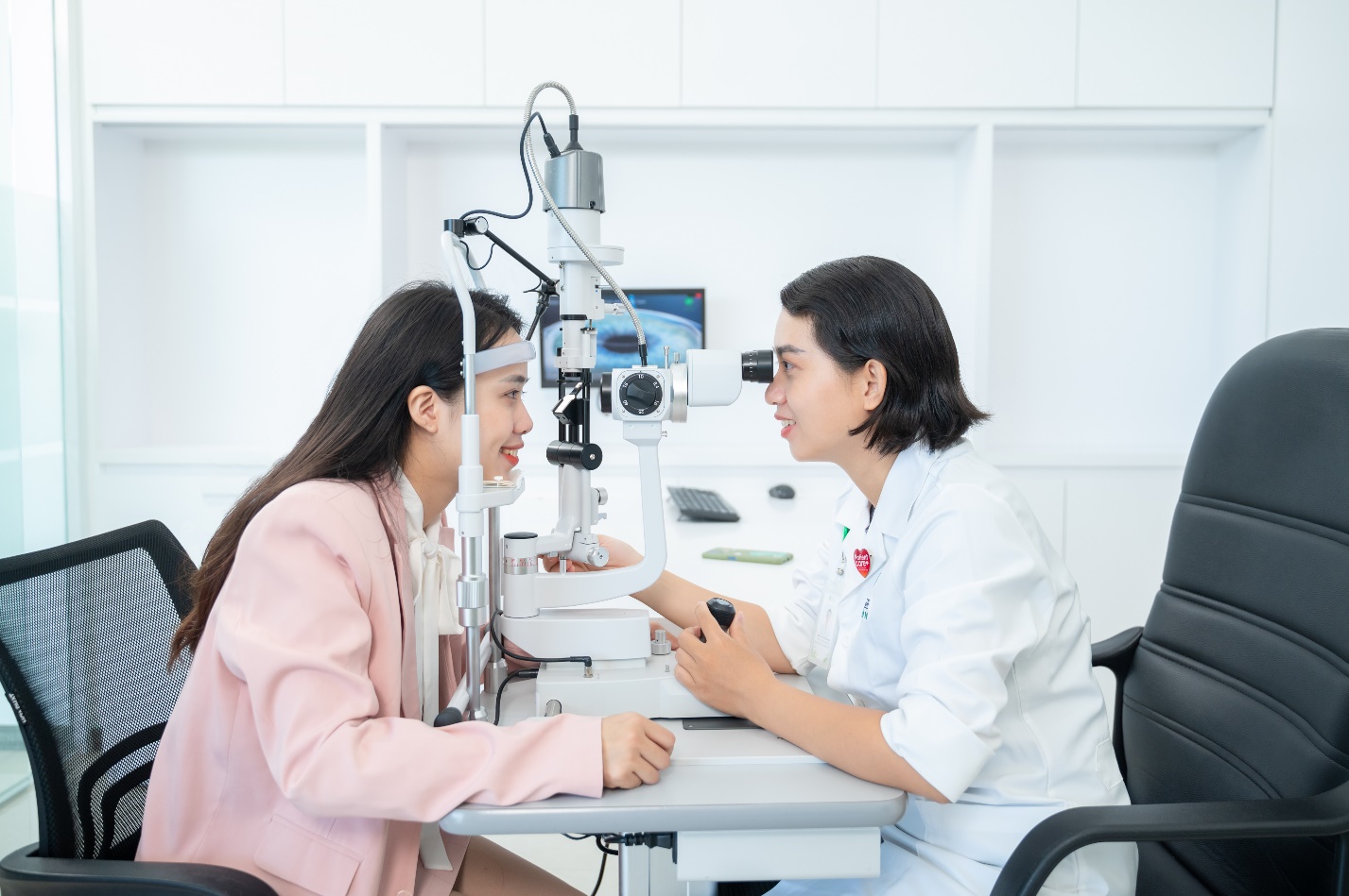 Bác sĩ Trần Thị Thu Hiền – Trưởng khoa Mắt tổng hợp khám và tư vấn các phương pháp xóa cận