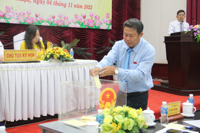 Miễn nhiệm Chủ tịch UBND tỉnh Bình Thuận đối với ông Lê Tuấn Phong - 1