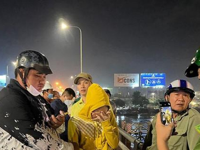 Tin tức trong ngày - Video: Kịp thời cứu cô gái nhảy cầu Đồng Nai