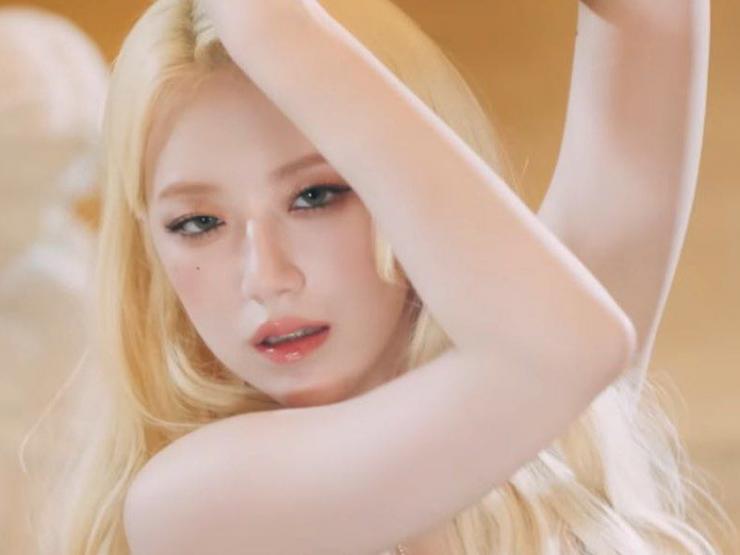 Làm đẹp - Sao nữ ngại ngùng khi bị hỏi chuyện làm đẹp nhờ "ngủ trong trạng thái Eva"