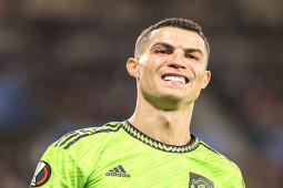 Bóng đá - MU gặp thêm "thảm họa" vì nhì bảng Europa League: Phải buông một cúp?