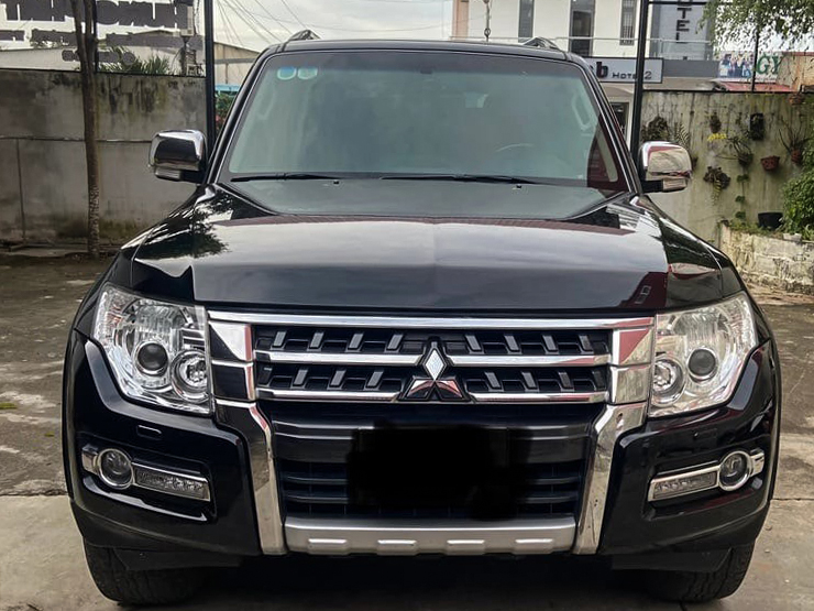 Mitsubishi Pajero đời 2016 nhập Nhật rao bán trên sàn xe cũ giá tiền tỷ - 4