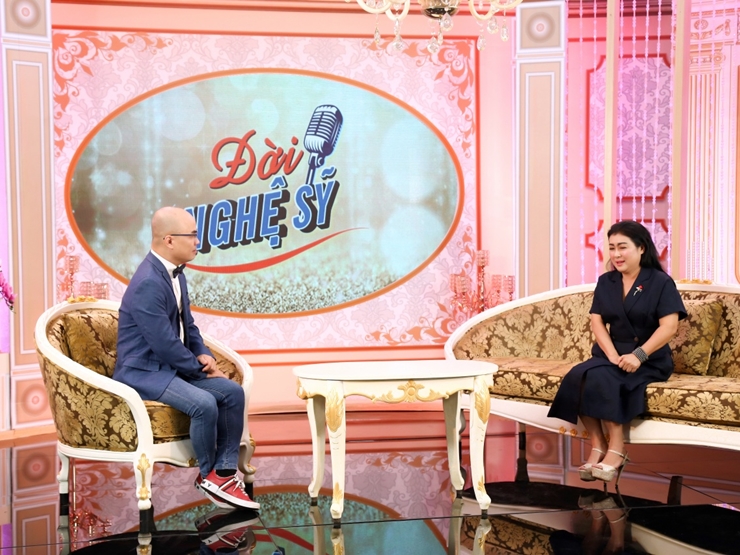Diễn viên Thanh Thủy và MC trên sóng "Đời nghệ sỹ" tập 45