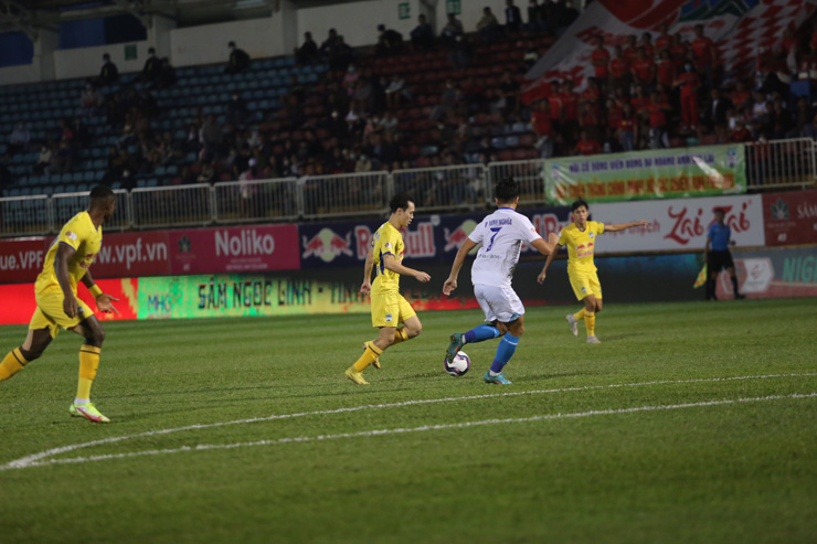 HAGL và Nam Định chơi cống hiến trên sân Pleiku