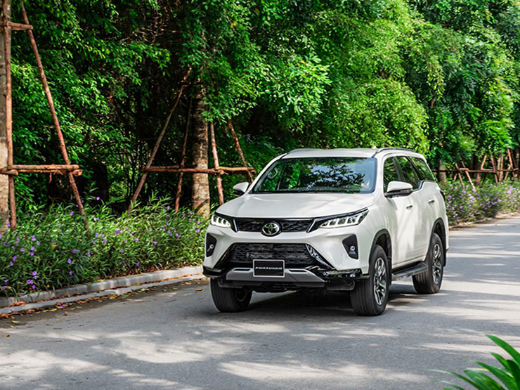 Tin tức ô tô - Toyota Fortuner phiên bản nâng cấp lộ diện tại Việt Nam
