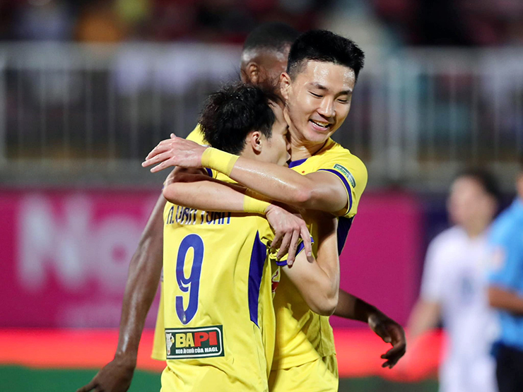 Bóng đá - HAGL thoát kỷ lục buồn, HLV Kiatisak muốn đội bầu Đức vào tốp 5