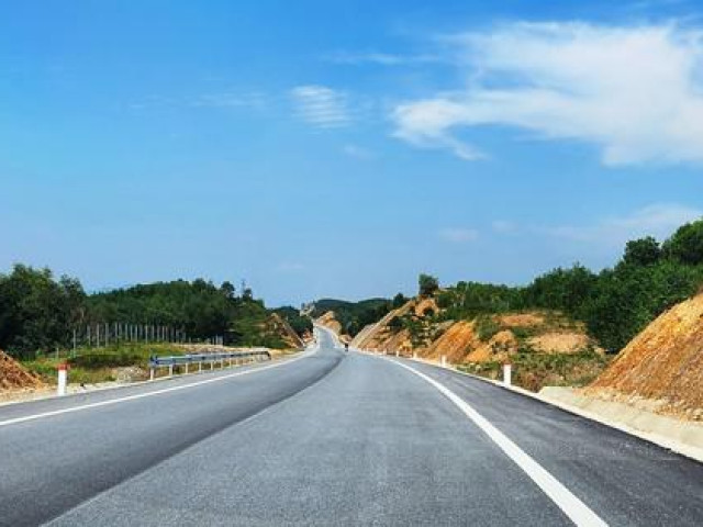 Tin tức trong ngày - Nhìn gần cao tốc hơn 7.600 tỷ đồng vừa 'lỗi hẹn' thông xe