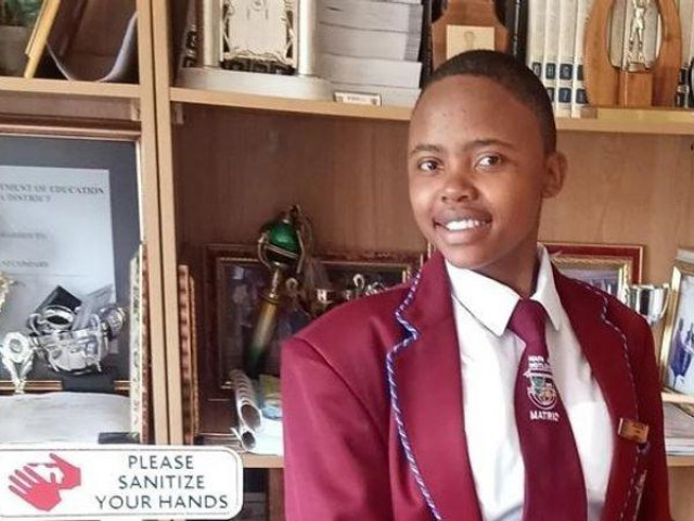 Bạn trẻ - Cuộc sống - Nữ sinh lớp 12 đi bộ chân trần 32km mỗi ngày để đến trường