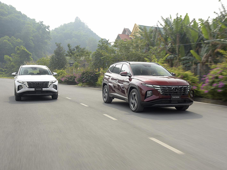 Giá xe Hyundai Tucson niêm yết và lăn bánh tháng 11/2022