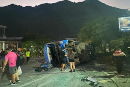 Tin tức trong ngày - "Lý lịch” chiếc xe khách bị lật kinh hoàng va trúng ô tô con làm 20 người bị thương