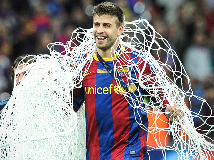 Tranh vui - Ảnh chế: Pique chính thức treo giày, Barca mất đi "ông vua phá lưới"