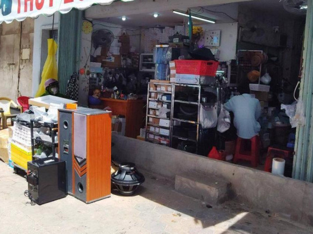 Tin tức trong ngày - Người dân Cần Thơ chạy đua mua gạch xây tường chắn triều cường