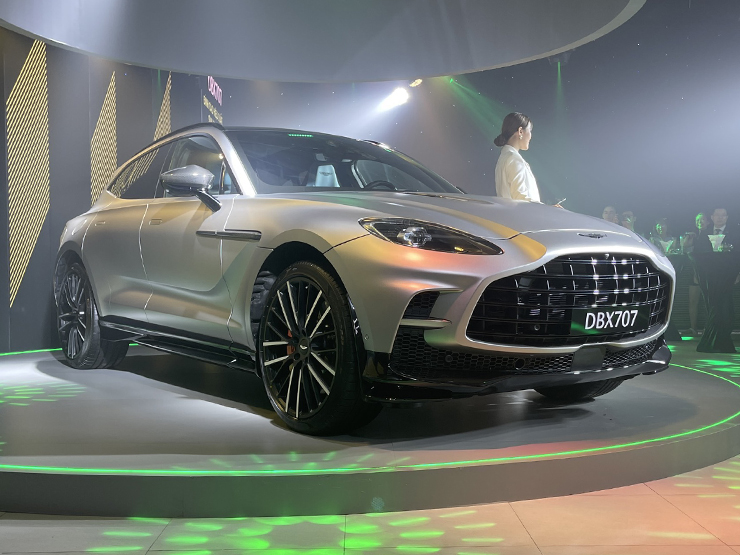 Aston Martin Việt Nam giới thiệu mẫu xe SUV nhanh nhất thế giới tại Việt Nam - 12