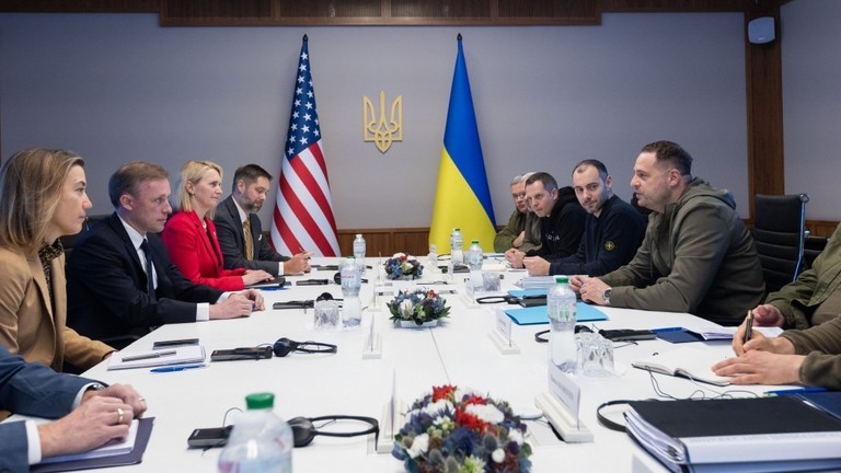 Andrey Yermak, chánh văn phòng Tổng thống Ukraine hội đàm với cố vấn an ninh quốc gia Mỹ&nbsp;Jake Sullivan ở Kiev.