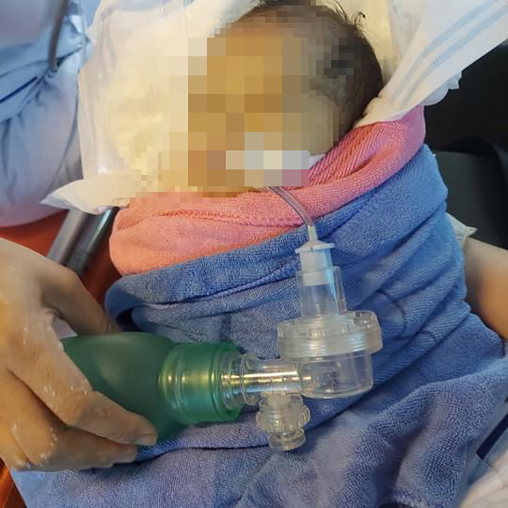 Quảng Nam: Xót xa bé sơ sinh bị bỏ rơi giữa rừng, giòi bám đầy người - 3
