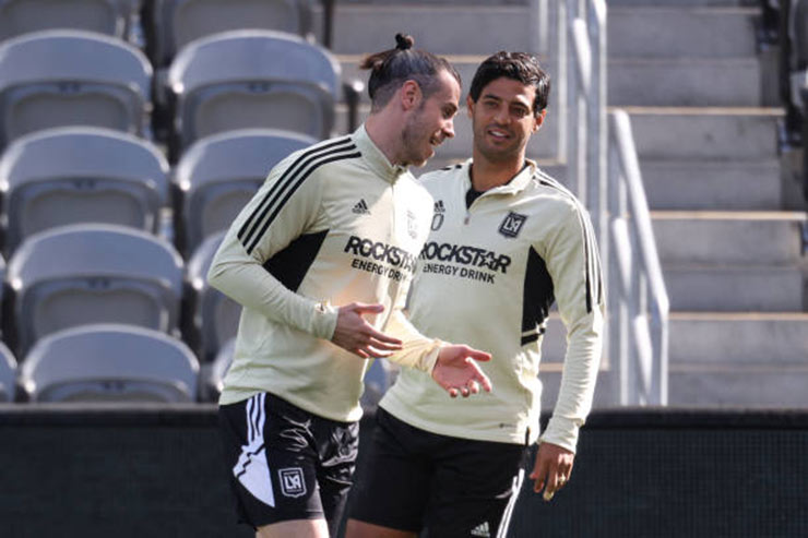 Bale cùng với Carlos Vela trong một buổi tập của LAFC