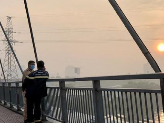 Pháp luật - Để lại thư và balô, nam thanh niên gieo mình xuống cầu Bình Lợi