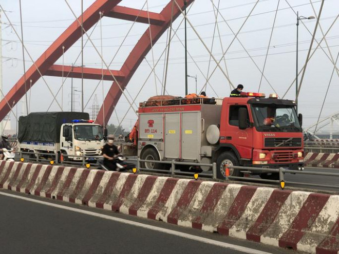 Cảnh sát PCCC và CNCH nhanh chóng tiếp cận hiện trường